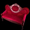 Canapé miniature Art nouveau en bois acajou et velours rouge grenat sur fond noir – 1/12e