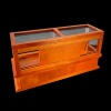 Comptoir-vitrine miniature avec portes coulissantes ouvertes 1/12e