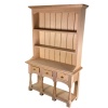 Vaisselier miniature en bois brut à deux étagères avec trois tiroirs fermés – 1/12e