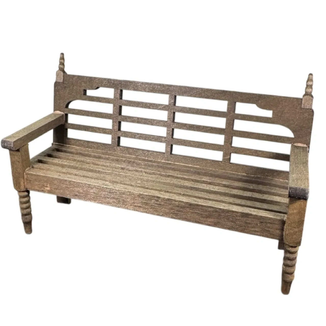 Banc de jardin miniature en bois teinté sur fond blanc