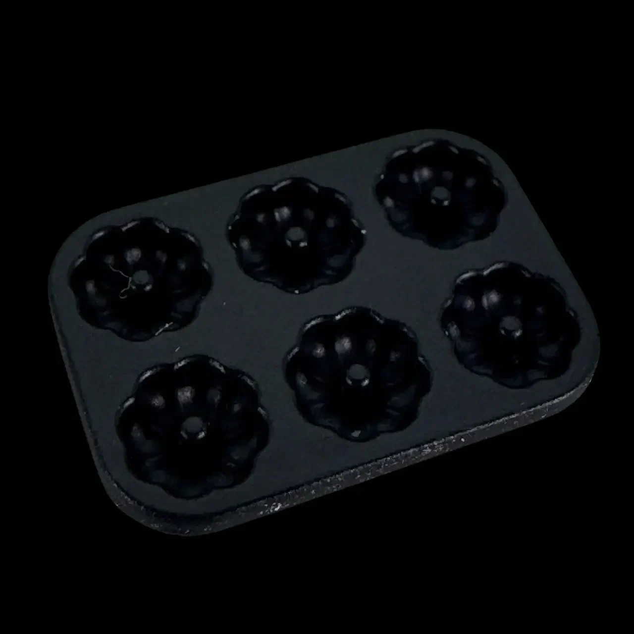 Moule à Kougelhopf miniature en métal noir avec six empreintes