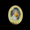 Tableau miniature ovale doré avec portrait d'enfant sur fond noir