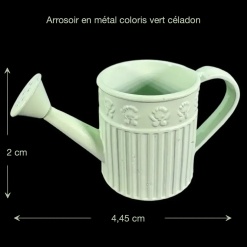Arrosoir miniature vert pâle dimensions 4,45 x 2 cm