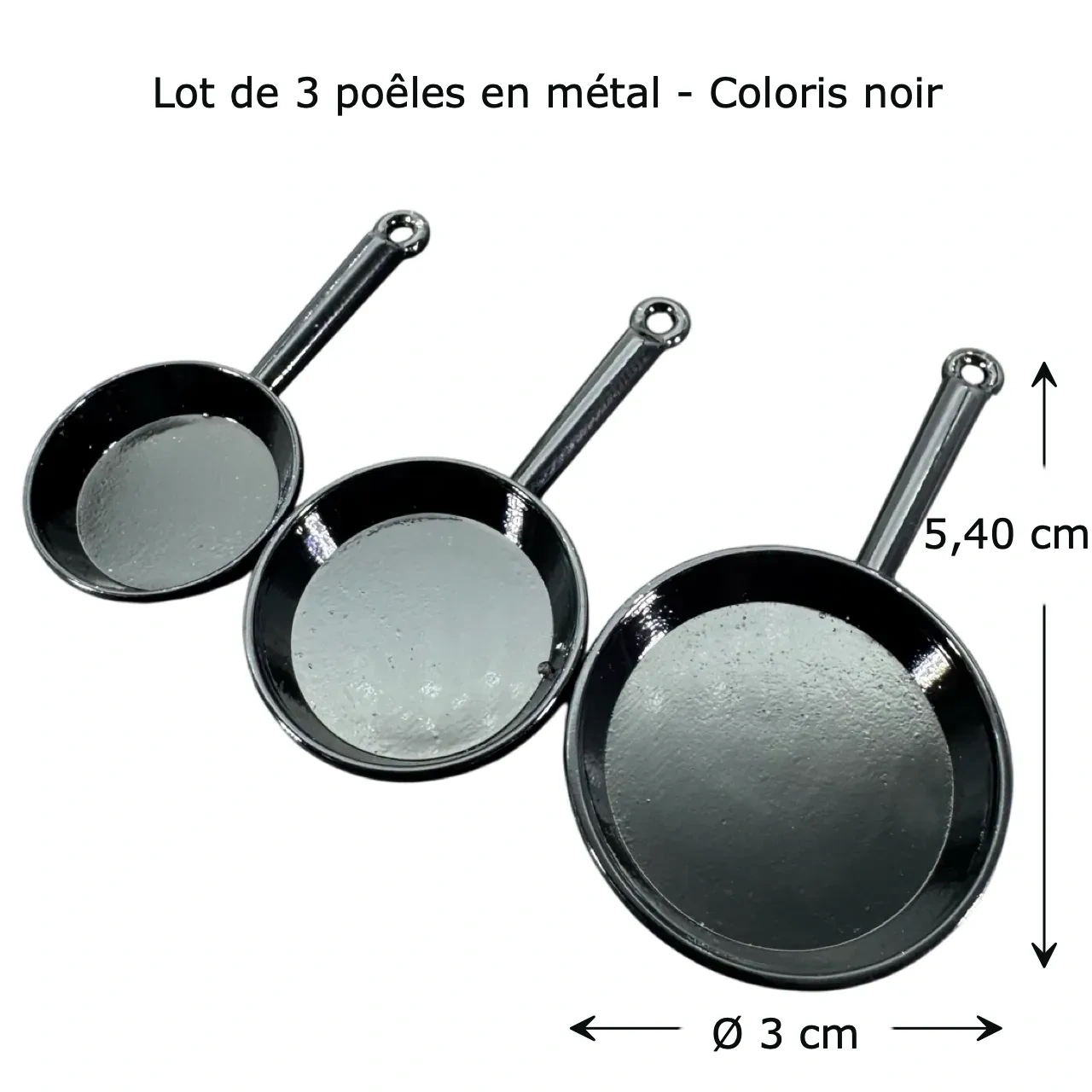Poêles miniatures noires en métal avec dimensions de la grande poêle