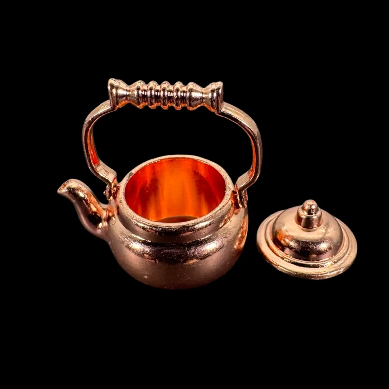 Bouilloire miniature cuivrée ouverte avec couvercle amovible