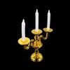 Chandelier miniature doré avec trois bougies vu de trois quarts