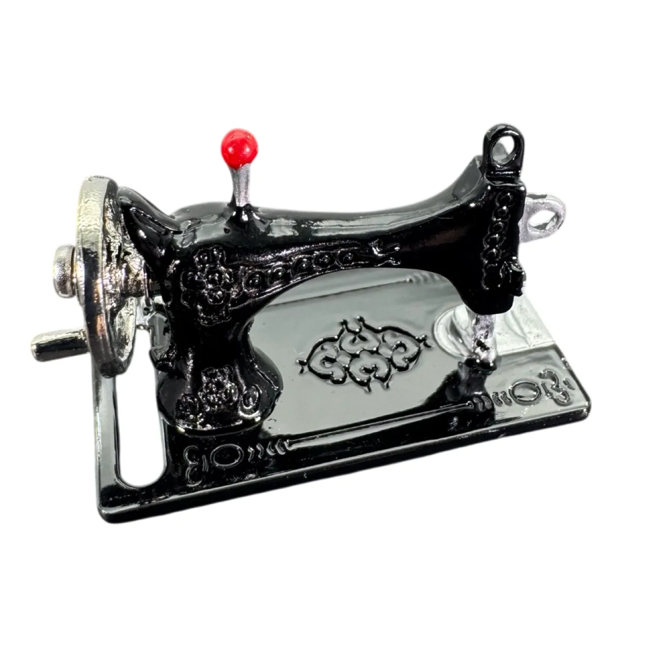 Vue arrière de la machine à coudre miniature noire et argentée au 1/12e