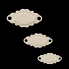 Trois plats de service métalliques beige ivoire de tailles différentes