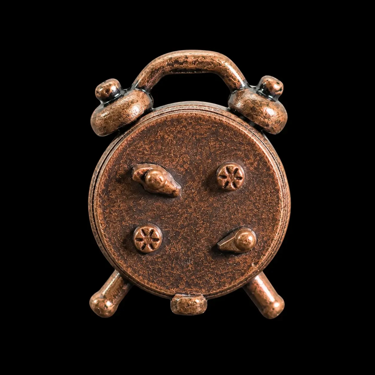 Face arrière du réveil matin miniature bronze en métal