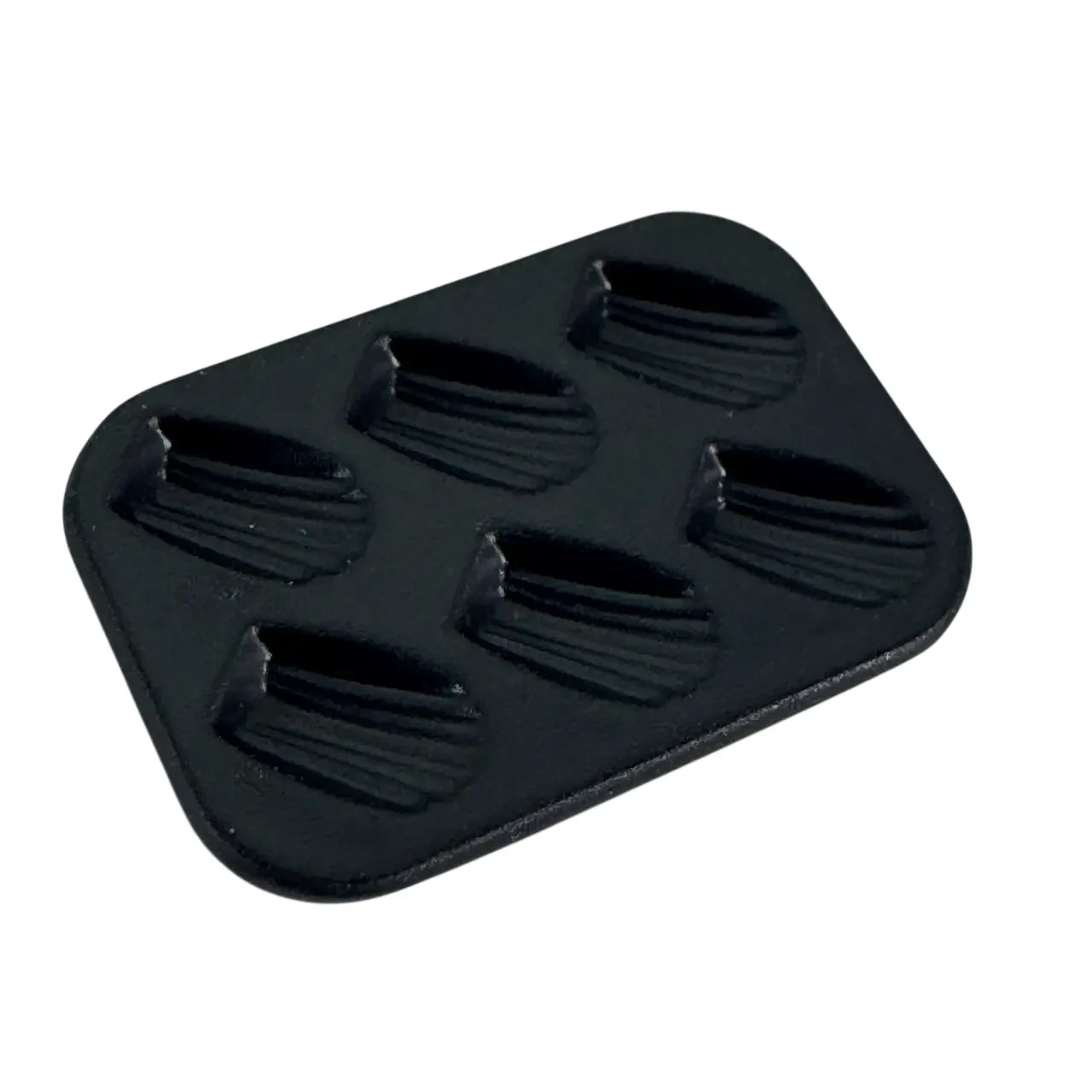 Moule miniature noir avec six empreintes striées pour madeleines