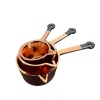 Lot de casseroles miniatures cuivrées manches noirs sur fond blanc