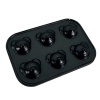 Dos du moule à gâteaux miniature noir avec 6 empreintes en forme de tête d'ours sur fond blanc
